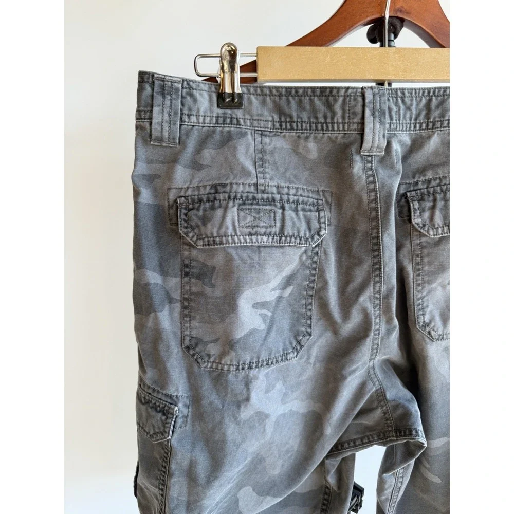 The North Face Camouflage Cargo Shorts Size 36x11 Men's Outdoor Hiking